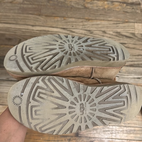 Chestnut UGG - Picture 4 of 5